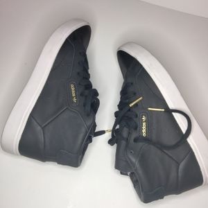 Adidas shoes size 5.5 us. Women black